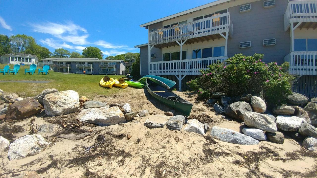 Smugglers Cove Inn Dayville Exterior photo