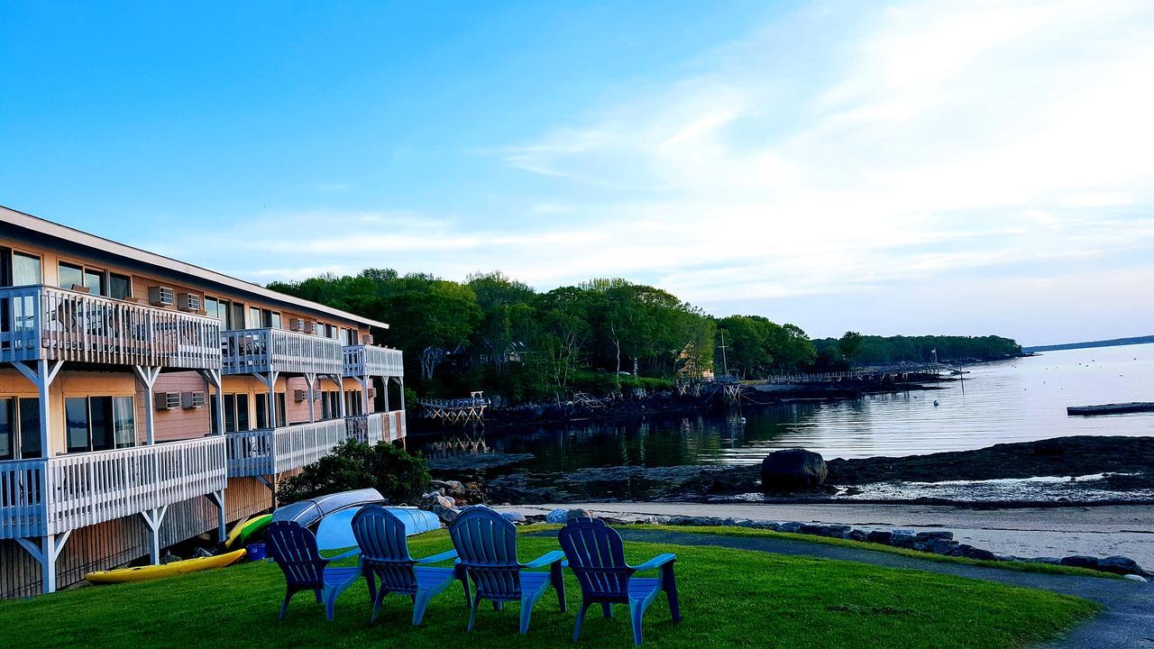 Smugglers Cove Inn Dayville Exterior photo
