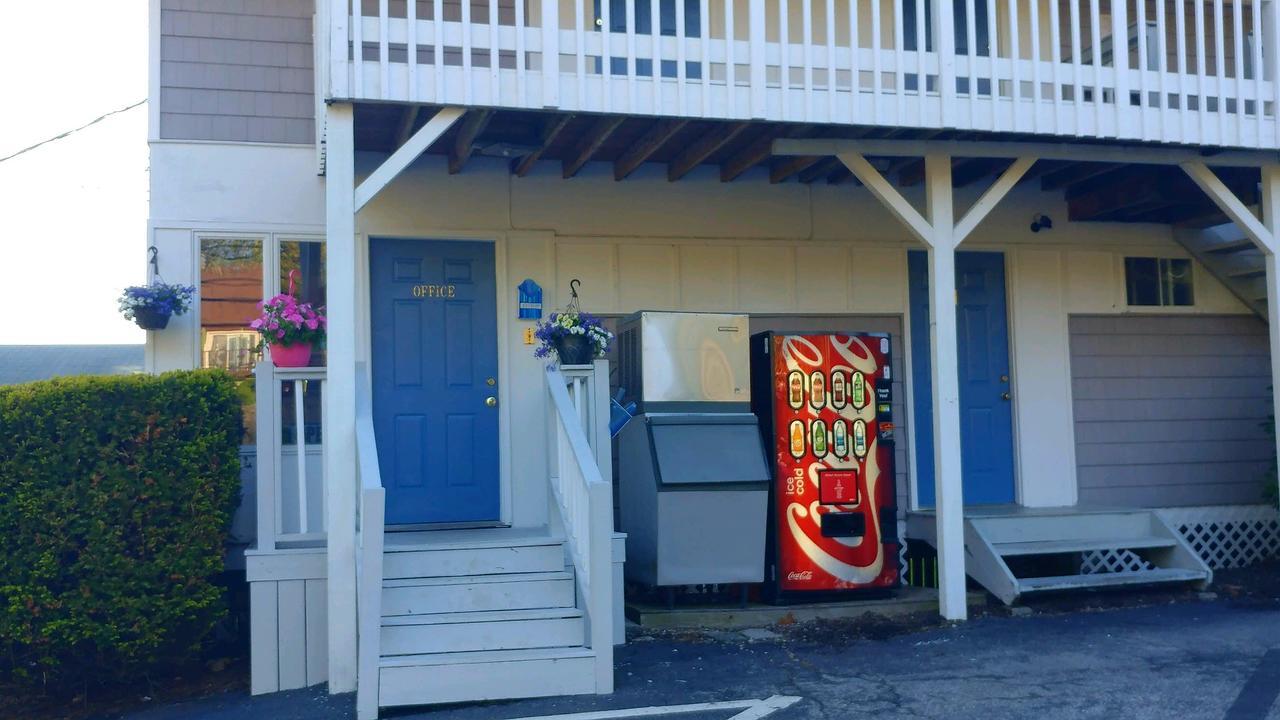 Smugglers Cove Inn Dayville Exterior photo
