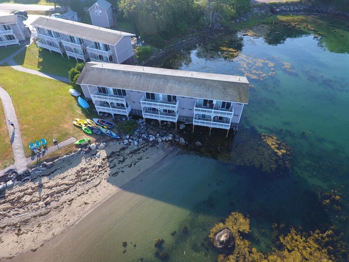 Smugglers Cove Inn Dayville Exterior photo