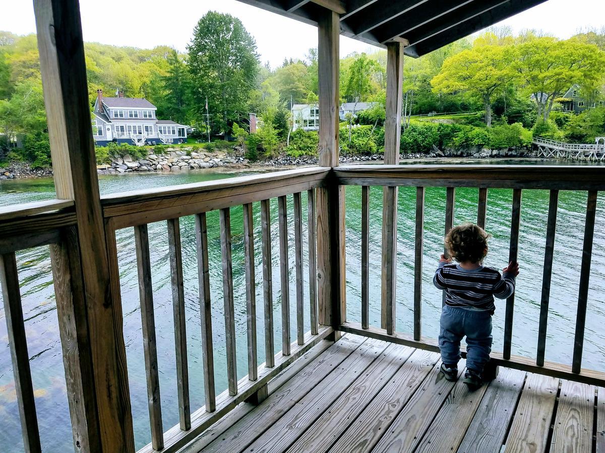 Smugglers Cove Inn Dayville Exterior photo