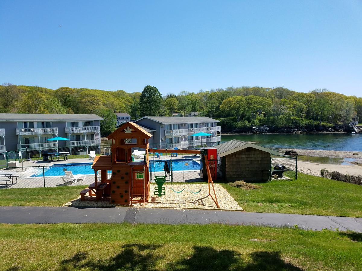 Smugglers Cove Inn Dayville Exterior photo